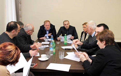 კომისიის სხდომაზე დეპუტატებმა ეკონომიკური პოლიტიკის საქალაქო სამსახურის მიერ წარმოდგენილი პროექტები განიხილეს