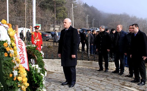 თბილისის საკრებულოს თავმჯდომარემ და დეპუტატებმა იუნკერთა მემორიალი გვირგვინით შეამკეს