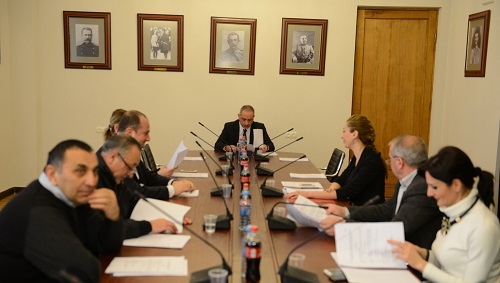 თავდაცვისა და უშიშროების კომიტეტში, თავდაცვის მინისტრ მინდია ჯანელიძეს მოუსმენენ