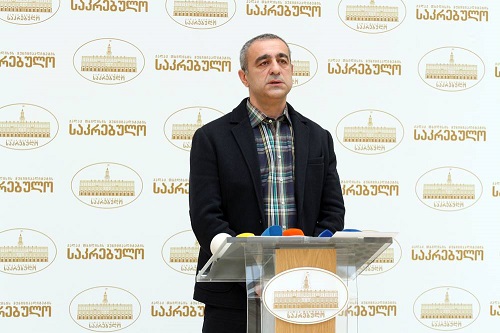 ფრაქციის „გაერთიანებული დემოკრატიული მოძრაობა“ თავმჯდომარემ ზაზა ვეკუამ საკრებულოში ბრიფინგი გამართა