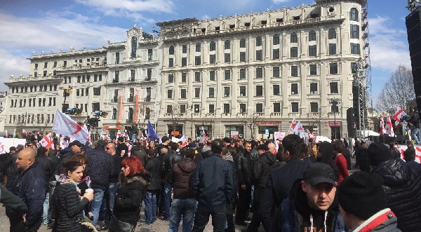 თავისუფლების მოედანზე აქცია ლოზუნგით გადადგეს უუნარო მთავრობა - დაიწყო