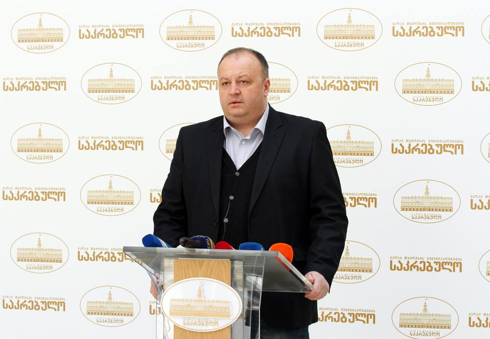   თამაზ შოშიაშვილმა საკრებულოში ბრიფინგი გამართა