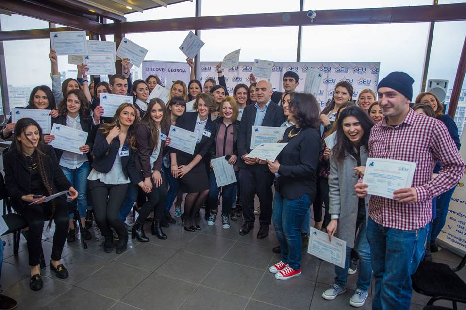 ტურიზმის ეროვნული ადმინისტრაციის ხელმძღვანელმა სტუდენტები დააჯილდოვა 