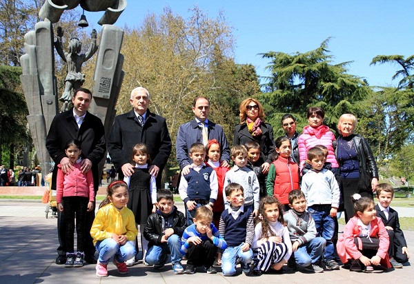 დედაენის დღე ქართველ ხალხს წარმომადგენლობითი და აღმასრულებელი ორგანოების ხელმძღვანელებმა მიულოცეს