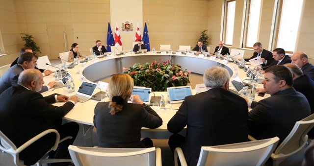 პრეზიდენტმა პარლამენტს მთავრობის ახალი შემადგენლობა 7 დღეში უნდა წარუდგინოს 
