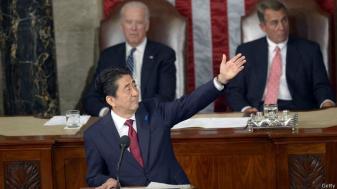 იაპონიის პრემიერ-მინისტრი ბოდიშს იხდის