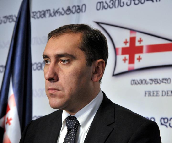 ,,თავისუფალი დემოკრატები” პრეზიდენტს გადაწყვეტილებას უწონებენ