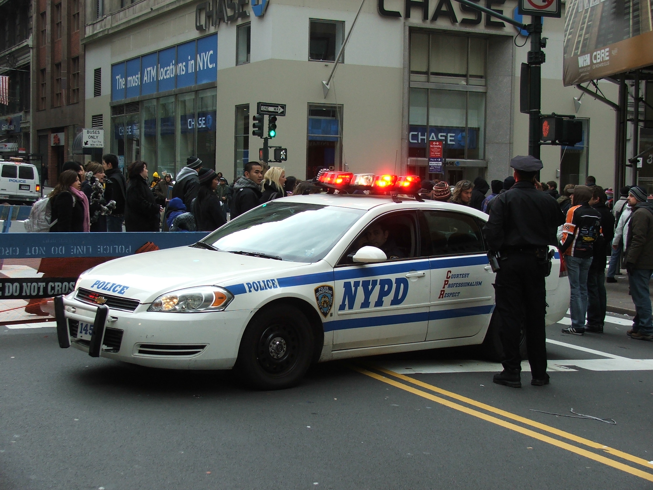 ნიუ იორკში პოლიციელს ესროლეს