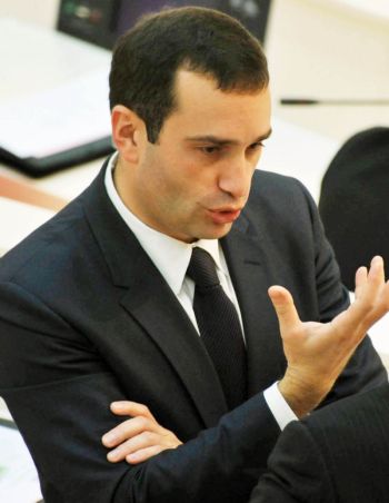 ირაკლი ალასანია: ძალიან მიკვირს, როგორ სძინავთ მშვიდი ძილით ივანიშვილს და ღარიბაშვილს
