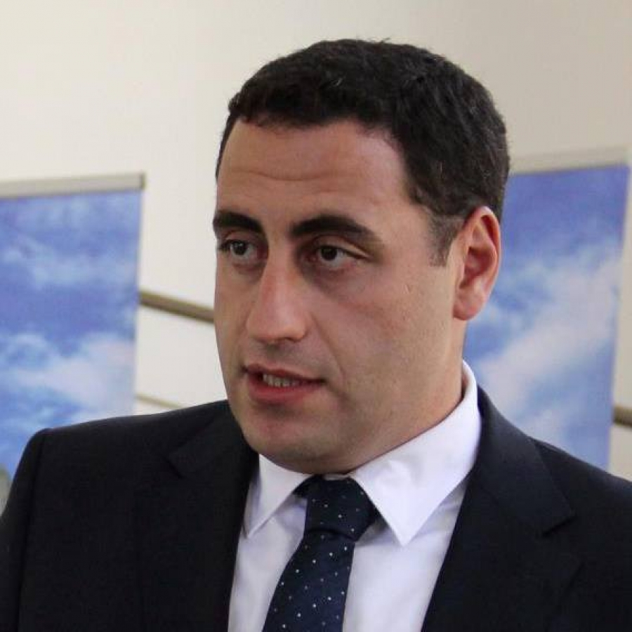 საპარლამენტო უმცირესობამ მთვრობის განახლებულ შემადგენლობასთან შეხვედრა დატოვა