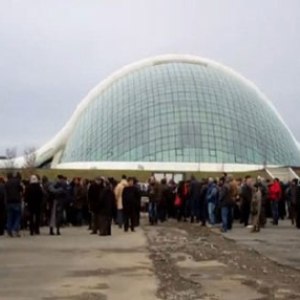  მთავრობის გადადგომის მოთხოვნით პარლამენტთან აქცია მიმდინარეობს