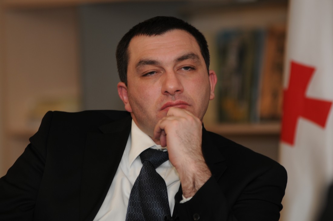 ნაციონალური მოძრაობის ლიდერები პარტიის დატოვების გამო ყოფილ თანაგუნდელებს აკრიტიკებენ