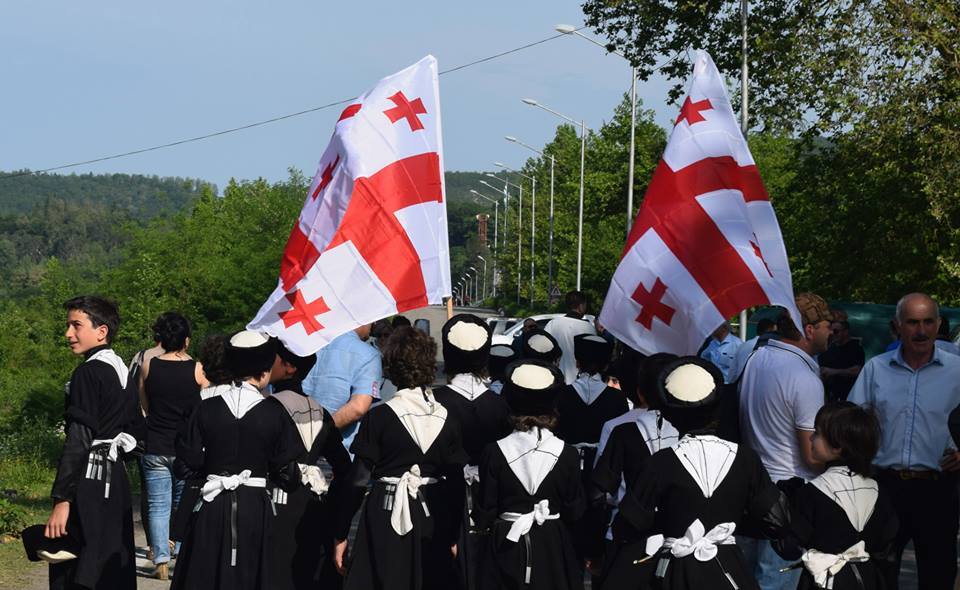 ეროვნული დღესასწაული ენგურის ხიდზე საზეიმო მსვლელობით და კონცერტით აღნიშნეს