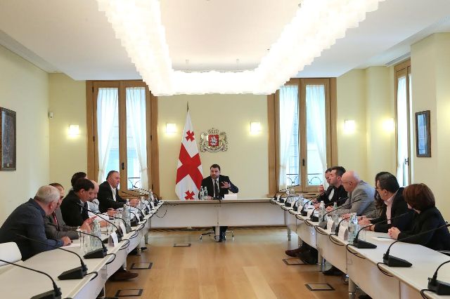 გიორგი აბაშიშვილი ეროვნული ბანკიდან საზედამხედველო ფუნქციის გამოყოფის საკითხზე ექსპერტებს შეხვდა