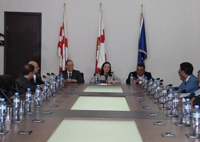ბირთვული კვლევის გაერთიანებული ინსტიტუტის წევრი ქვეყნების წარმომადგენლები სტუ-ში