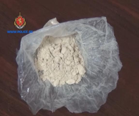 შს სამინისტრომ 4 გრ ჰეროინი ამოიღო