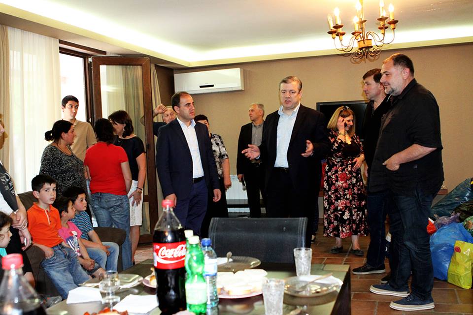 წყნეთის სამთავრობო აგარაკებზე ახალდაბაში სტიქიისგან დაზარალებული ოჯახები დაბინავდნენ