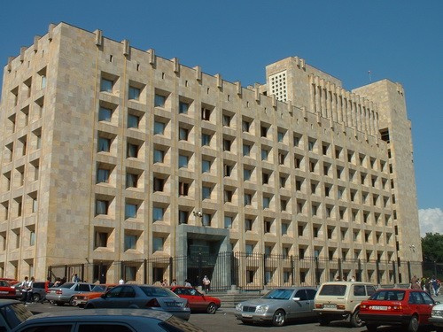   ”მოვითხოვოთ ქვეყნის და ქალაქის მთავრობის მეთაურების გადადგომა”, -აქცია ზურაბ გურიელიძის მხარდასაჭერად