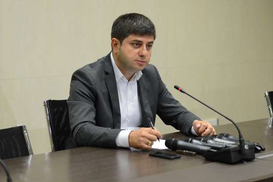 ზაქარია ქუცნაშვილი საჯარო სამსახურში მაღალი თანამდებობის პირებისათვის პრემიების აღების უფლების შეზღუდვის ინიციატივით გამოდის 