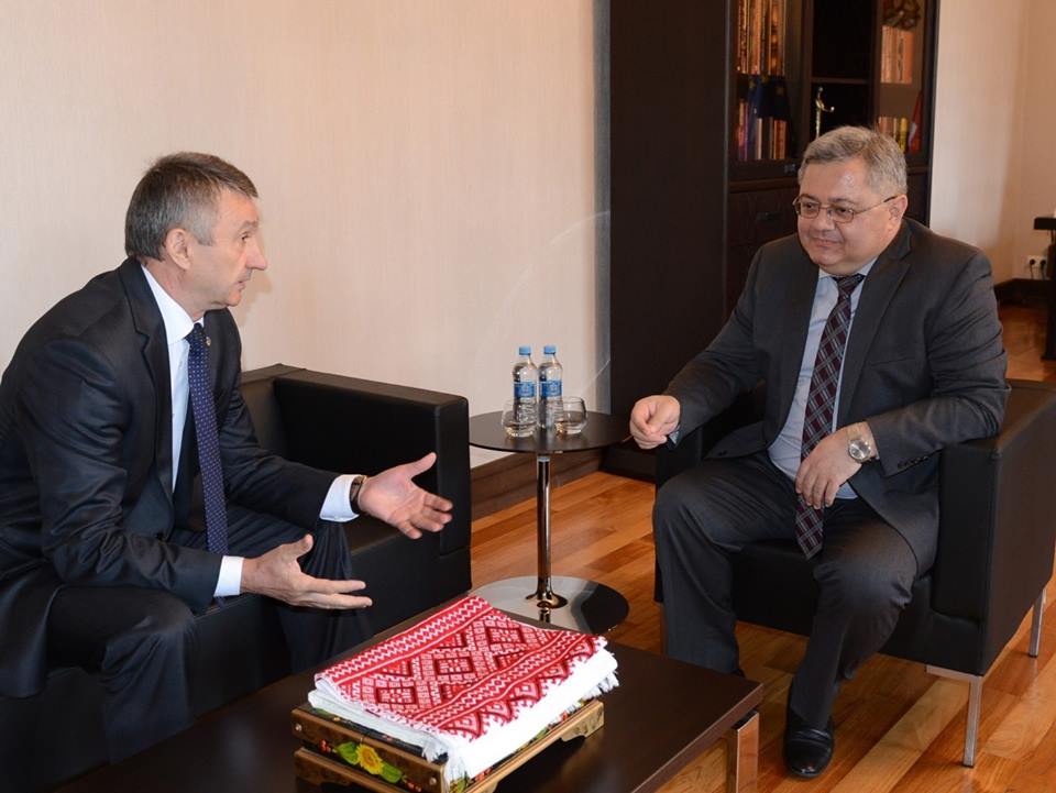 პარლამენტის თავმჯდომარემ უკრაინის ელჩთან გამოსამშვიდობებელი შეხვედრა გამართა
