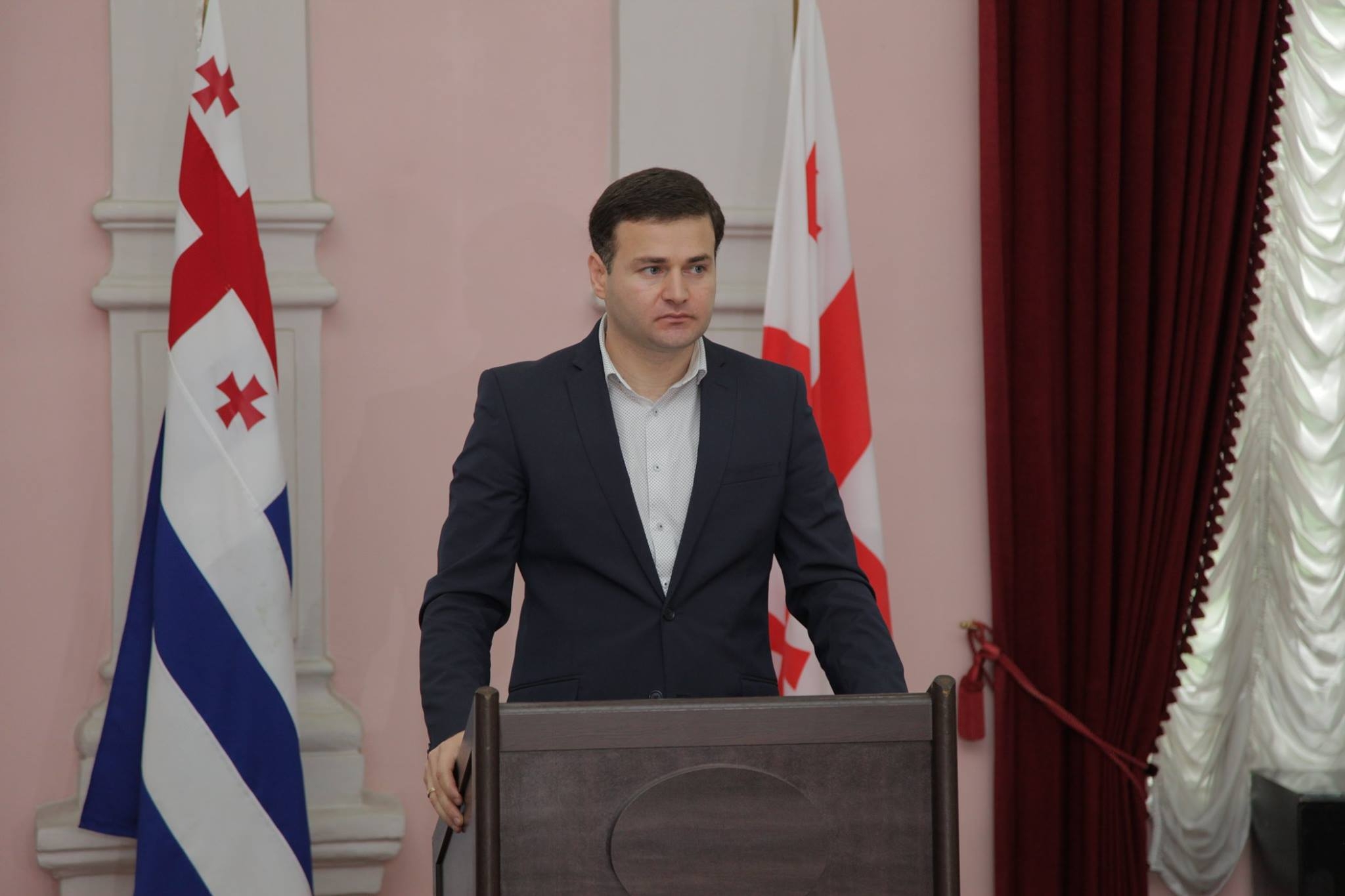 ბათუმის საკრებულოს თავმჯდომარემ  მედეა ვასაძისა და მურმან დუმბაძის წინააღმდეგ სარჩელი შეიტანა