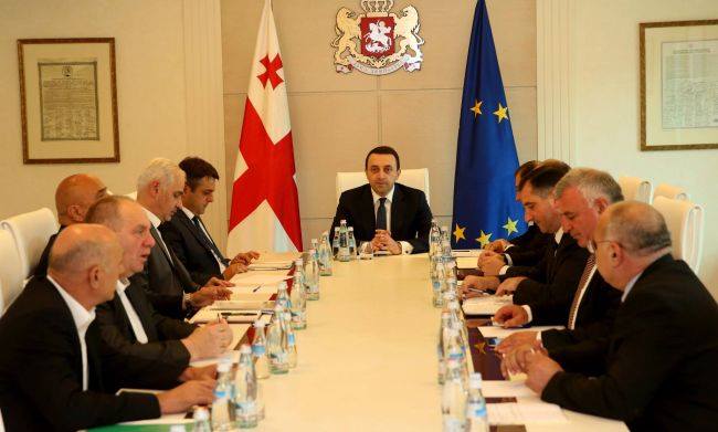 პრემიერმა რეგიონებში არსებული ვითარების შესახებ ინფორმაცია გუბერნატორებისგან მოისმინა