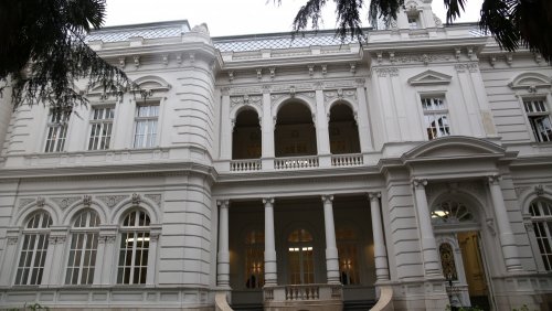 ირინა იმერლიშვილმა თავდაპირველად თანხმობა განაცხადა, მოგვიანებით კი, უარი თქვა ათონელის რეზიდენციაში გადასვლაზე