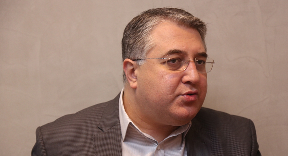 გიორგი ახვლედიანმა ჟურნალისტები, რობლებმაც ბანერი ჩამოაგდეს, კონფლიქტის გამძაფრებაში დაადანაშაულა