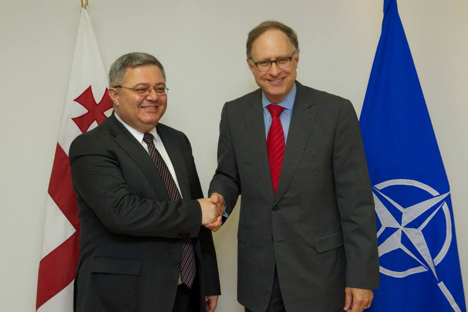 ალექსანდრ ვერშბოუმ დავით უსუფაშვილს ქართული მხარის მიერ ნატოს სამშვიდობო მისიებში შეტანილი ფასდაუდებელი წვლილისთვის მადლობა გადაუხადა