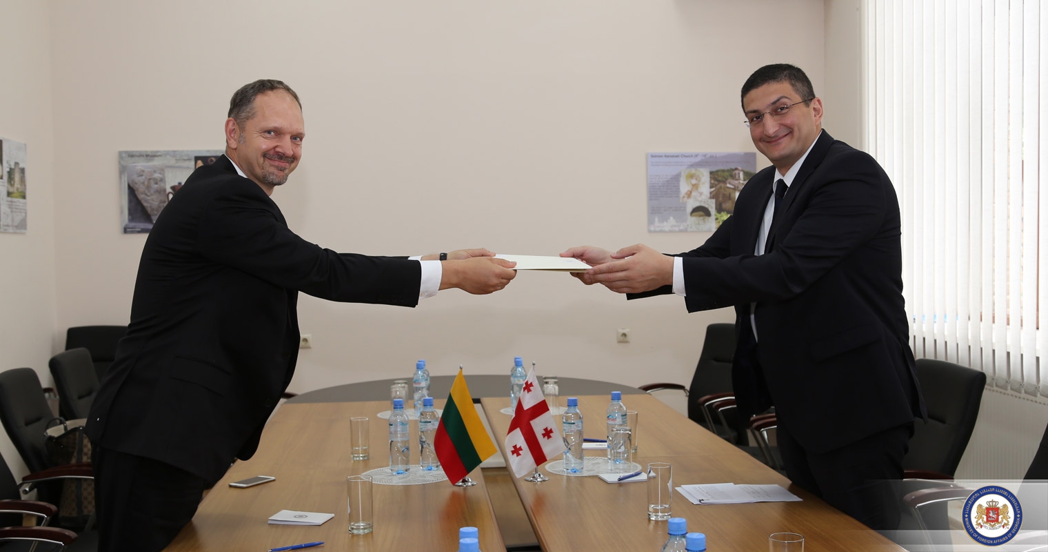 ლიტვის ელჩმა საგარეო საქმეთა მინისტრის მოადგილეს რწმუნებათა სიგელების ასლები გადასცა