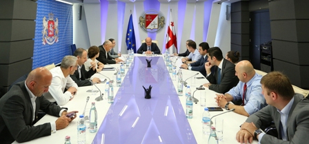 ნოდარ ხადური ბანკების წარმომადგენლებს შეხვდა