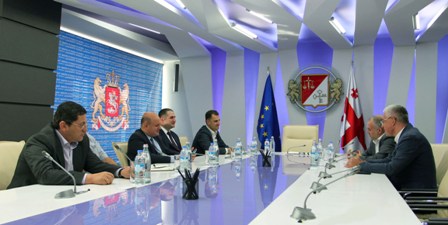 ნოდარ ხადური  ნავთობპროდუქტების იმპორტიორთა ასოციაციის წარმომადგენლებს შეხვდა 