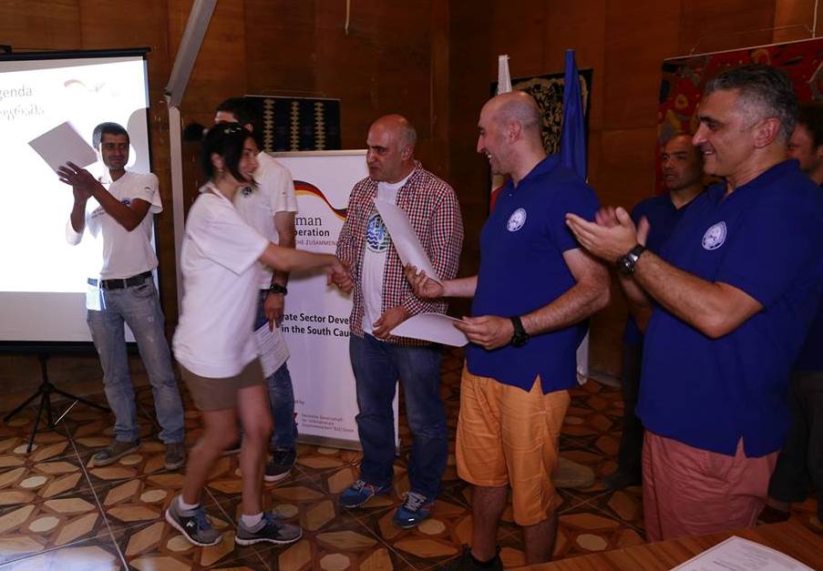 ტურიზმის ადმინისტრაციამ რაჭაში საფეხმავლო გამყოლებს სერთიფიკატები გადასცა