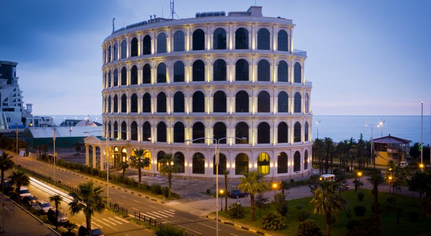 ბათუმში ხუთვარსკვლავიან  ”Colosseum Marina Hotel”-ში ნომრის ღირებულება 100 დოლარიდან იწყება  