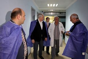 შს მინისტრმა ოჯახში ძალადობის ფაქტზე რეაგირებისას დაჭრილი პოლიციელი მოინახულა
