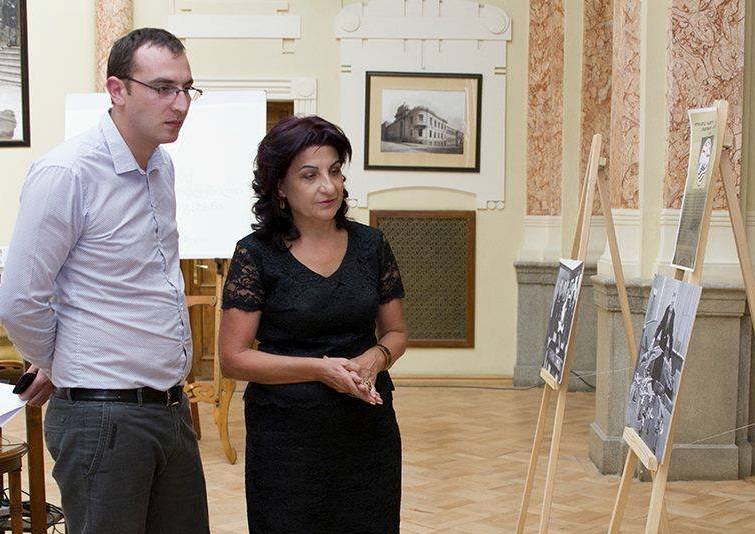 ლია ჯახველაძე ცნობილი ქართველი ავიაკონსტრუქტორის ალექსანდრე ქართველისადმი მიძღვნილ ავიაკვირეულის გახსნას დაესწრო