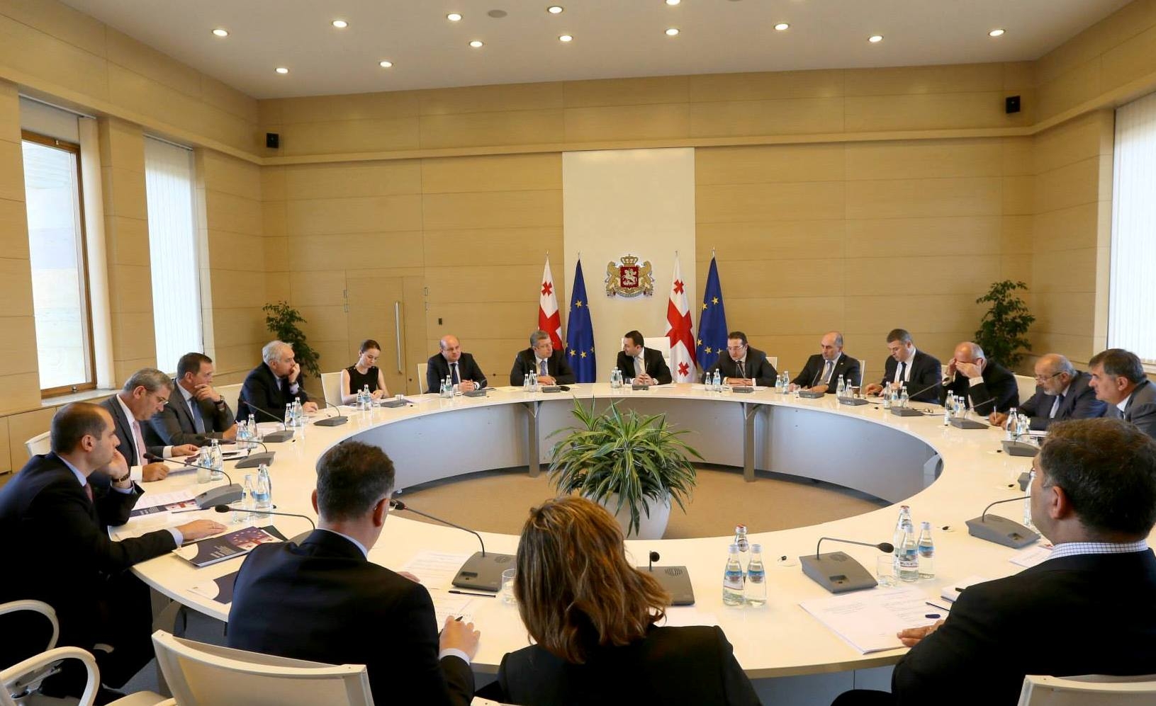 ირმა ჭკადუა: პარლამენტმა კანონის შესაბამისი მოქმედებები უნდა განახორციელოს და შემდეგ, სასამართლომ მიიღოს გადაწვეტილება ამა თუ იმ პირის გათავისუფლებაზე
