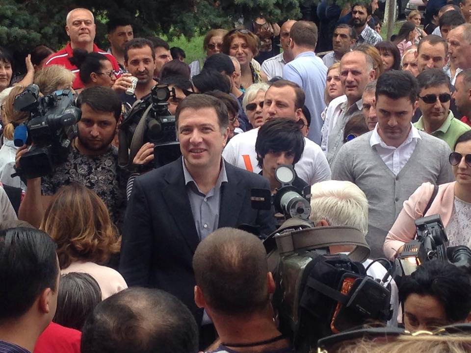 გიგი უგულავა: ივანიშვილს მზის ჩასვლამდე უნდა ჩააბარონ პატაკი, რომ დაბინავებული ვარ 