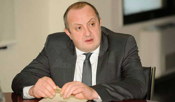 პრეზიდენტი ეკონომიკური ვითარების გაუარესების მიზეზად, საგარეოსთან ერთად, ქვეყნის შიდა შეცდომებსაც მიიჩნევს