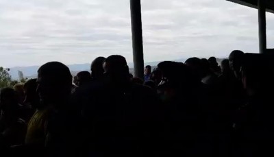 ბიძინა ივანიშვილის ბიზნესცენტრთან აქციის მონაწილეები იკრიბებიან