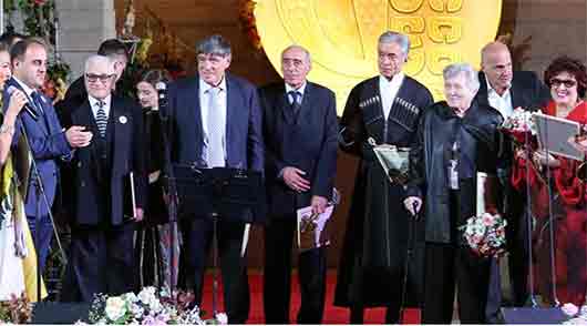 თბილისის მერმა დედაქალაქის საპატიო მოქალაქეები დააჯილდოვა
