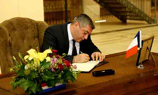 სასჯელაღსრულებისა და პრობაციის მინისტრმა თბილისის საკრებულოში გახსნილ სამძიმრის წიგნში ჩანაწერი დატოვა