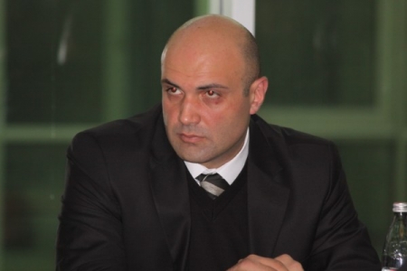 თევდორაძე შოთაძეს: რა უფრო მძიმე დანაშაულია, დეპუტატი ქალის ცხვირის გატეხვა თუ, ლორთქფანიძისთვის პიჯაკის შემოხევა?