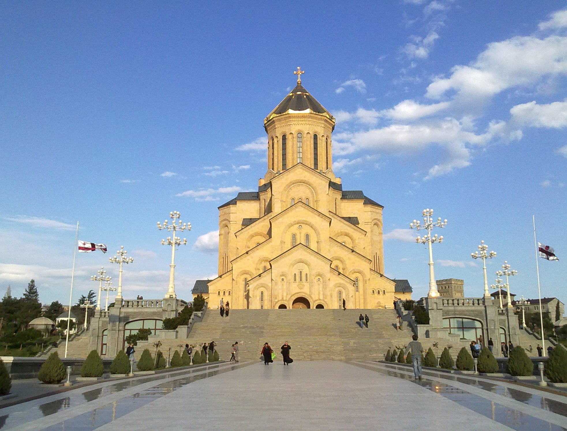 სამების საკათედრო ტაძარსა და საპატრიარქოს ბობოყვათის რეზიდენციას სდსს დაიცავს