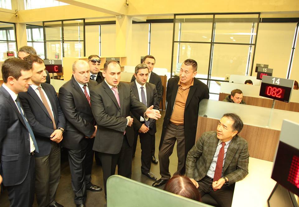 საგინტაევმა არჩილ ხაბაძესთან და დავით ბალაძესთან ერთად  სარფის საბაჟო-გამშვები პუნქტი და ბათუმის ნავთობტერმინალი დაათვალიერა