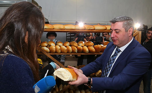 კახა კახიშვილმა  თავისუფლების  შეზღუდვის დაწესებულებაში ახალგახსნილი პურის საცხობი  და მაკარონის საწარმო დაათვალიერა