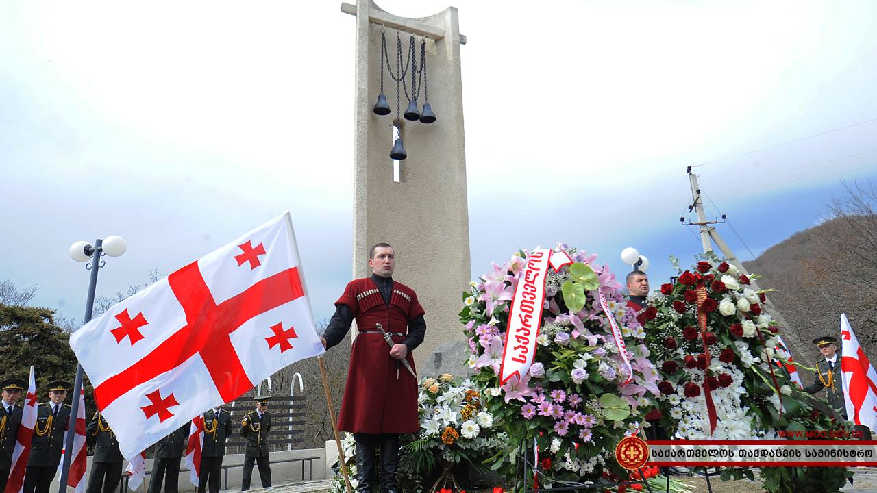 თინათინ ხიდაშელი: აღარასდროს დავუშვათ თბილისის თავზე წითელი დროშები