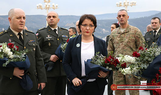 თავდაცვის მინისტრი ბაბუშერას ტრაგედიისას დაღუპულთა პანაშვიდს დაესწრო