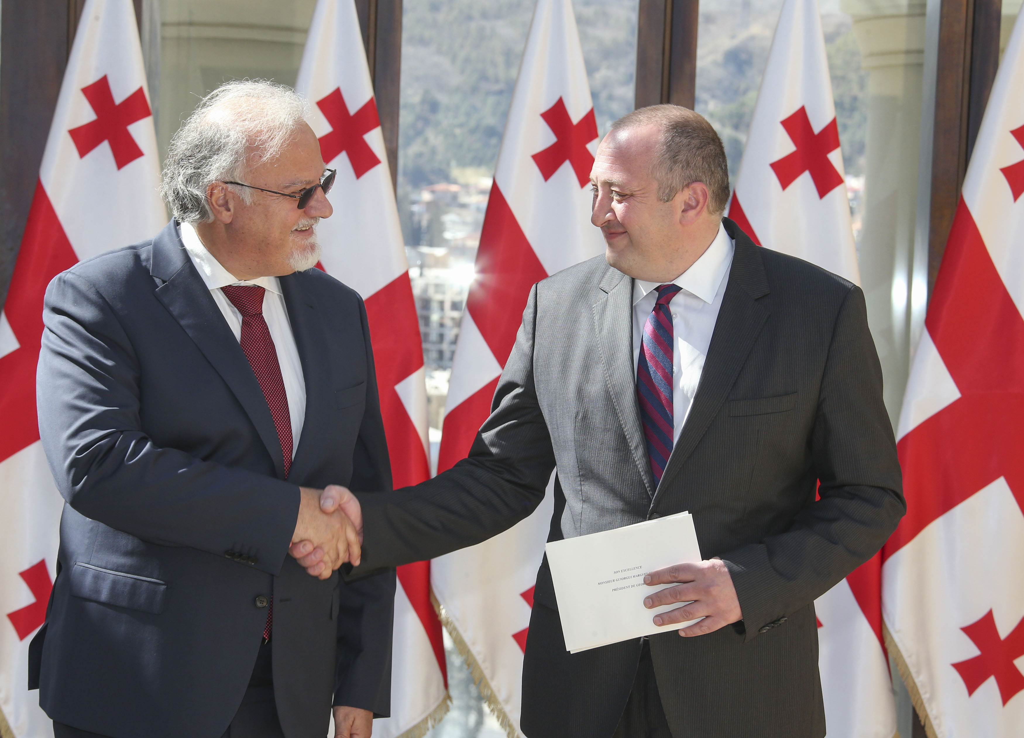 პრეზიდენტის სასახლეში საფრანგეთის ელჩის მიერ რწმუნებათა სიგელების გადაცემის ცერემონია გაიმართა