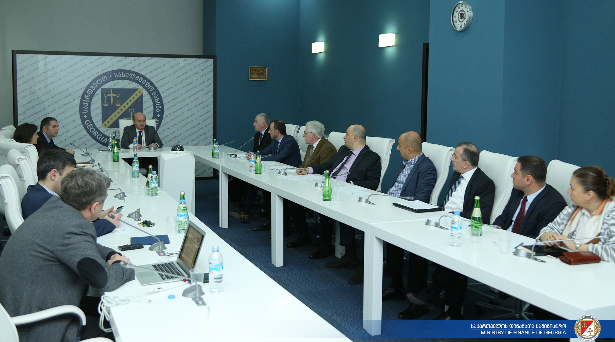 ნოდარ ხადური მიკროსაფინანსო ასოციაციის წარმომადგენლებს შეხვდა